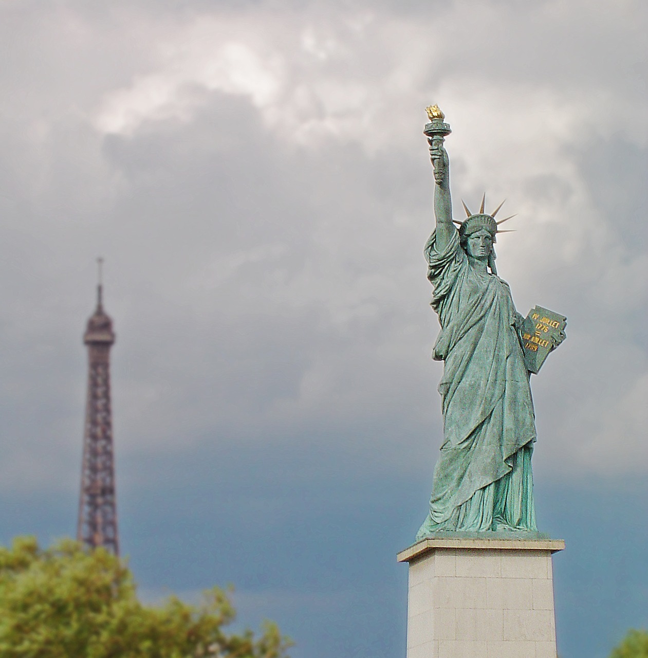 FIND ME The Statue of Liberty in Paris Story of a City