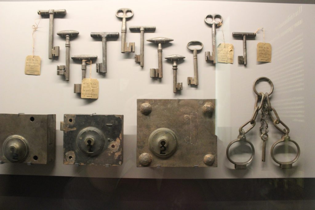 A photo of the keys, locks, and manacles on display in the Conciergerie.