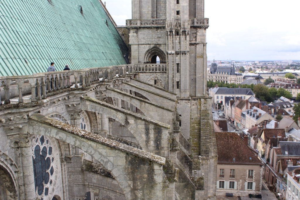 A photo of the outside walkway along the roof of the Chartres Cathedral.