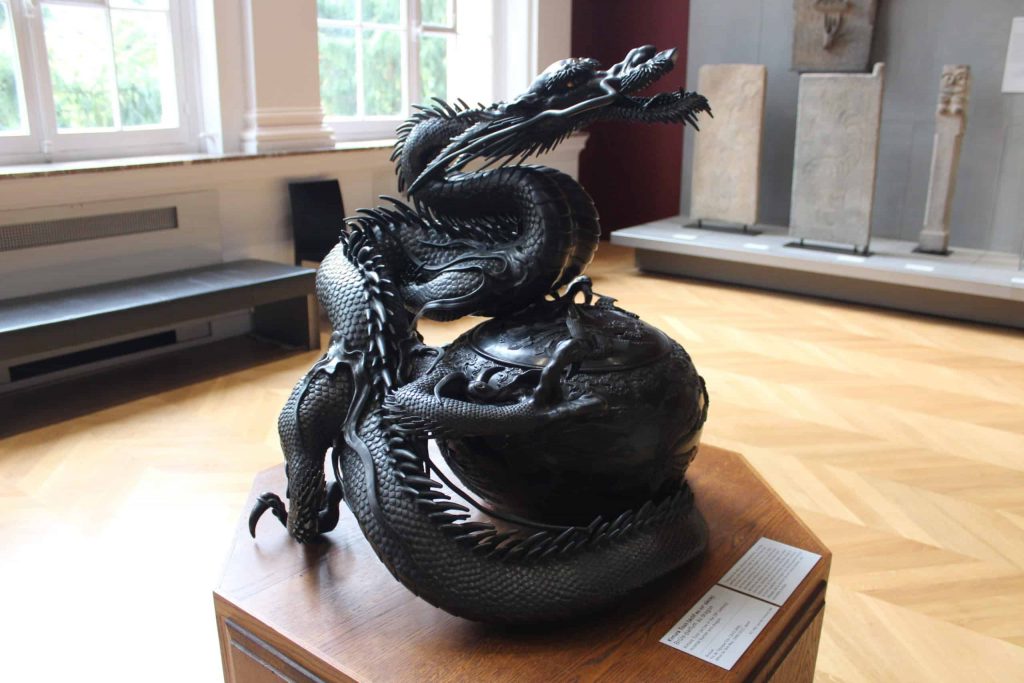 A photo of the dragon incense burner at the Musée Cernuschi.