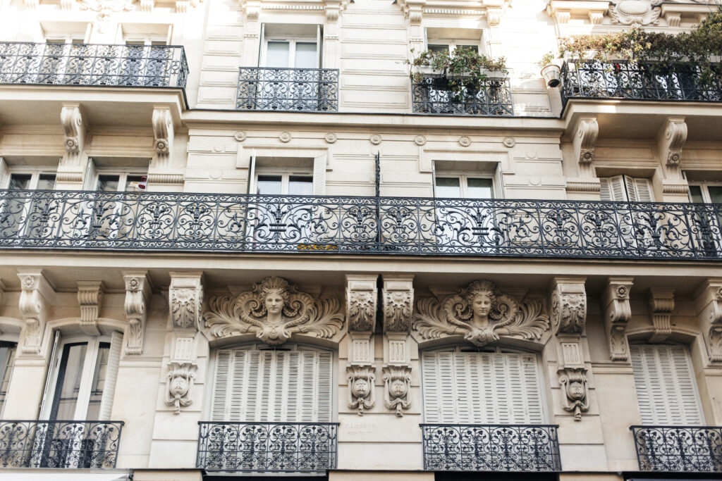A photo of a Haussmann style building in Paris.