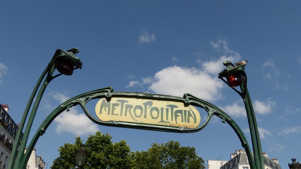 A photo of a traditional Paris metro sign.