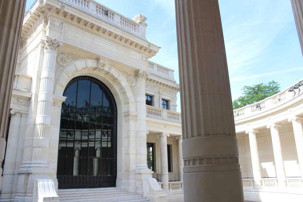 A photo of the exterior facade of the main entrance to the Palais Galliera.