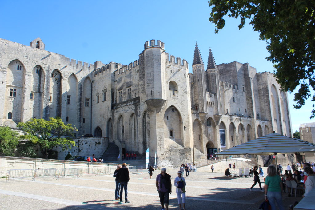 A photo of the exterior facade of the Palais des Papes in Avignon.