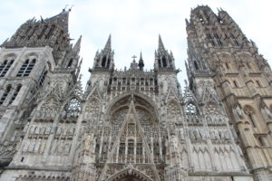 A photo of the exterior facade of the Rouen Cathedral