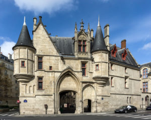 A photo of the exterior facade of the Hotel de Sens