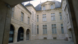 A photo of the exterior facade and courtyard of the Musee Cognacq-Jay