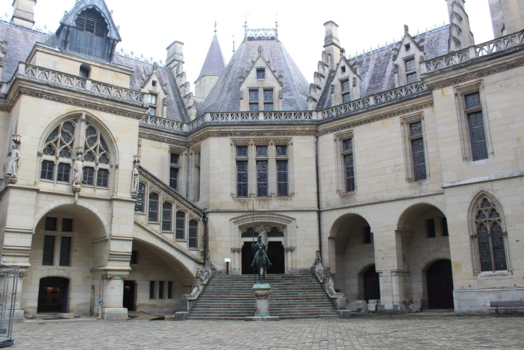 A photo of the inner courtyard of the Chateau de Pierrefonds.