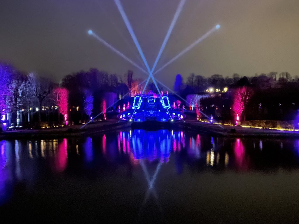 A photo of the light show at the Grand Cascade at the Lumières en Seine.