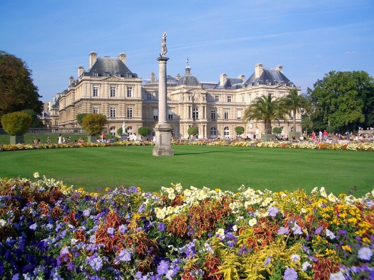 A photo of the Luxembourg Palace and garden in the 6e arrondissement of Paris.