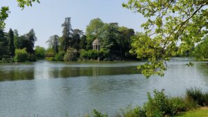 A photo of the lake at the Bois de Vincennes in the 12e arrondissement of Paris.